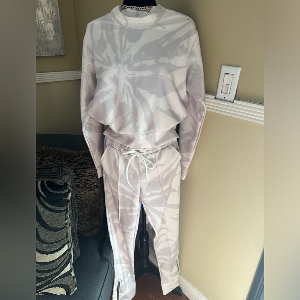 Half heart 2 piece joggers set grey and white with drawstring  pit/pit 21 nwot